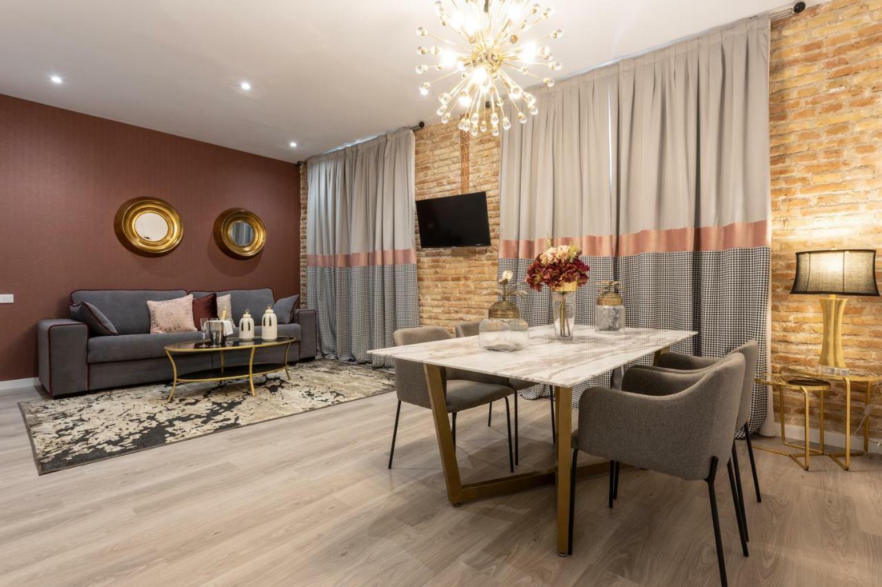 Superior One Bedroom Apartment