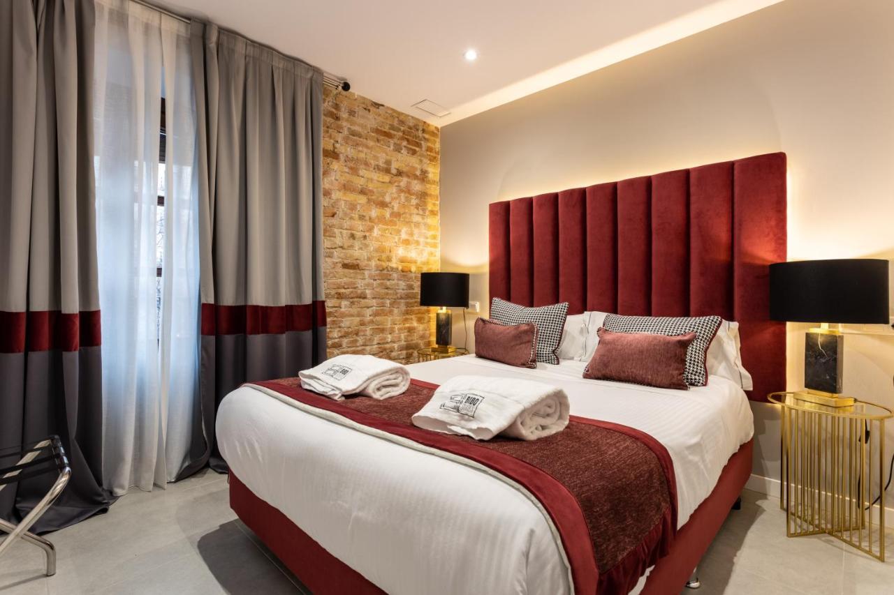 Superior One Bedroom Apartment